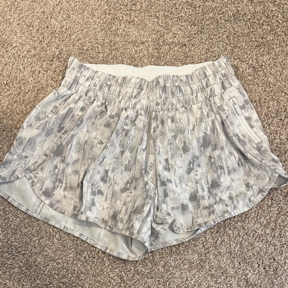 Lululemon Athletica Women's Gray Patterned Athletic Shorts
